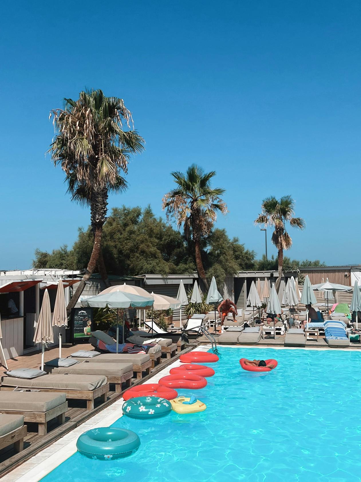 How to Find a Swimming Pool Liner Leak