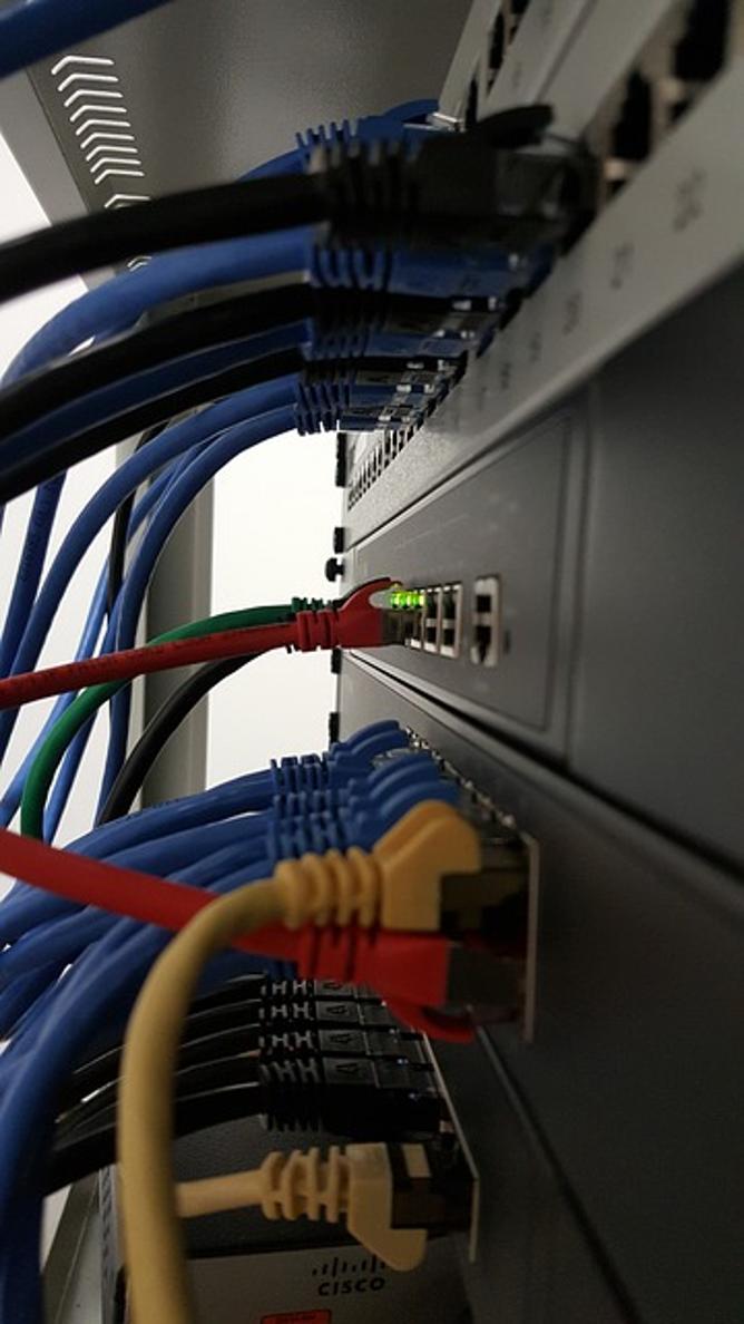 Kann man den Router-LAN-Anschluss als Stromanschluss verwenden?