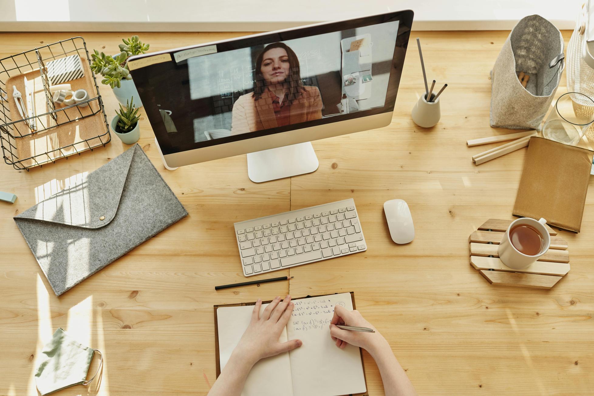 Как исправить отображение монитора, который дублирует экран Mac